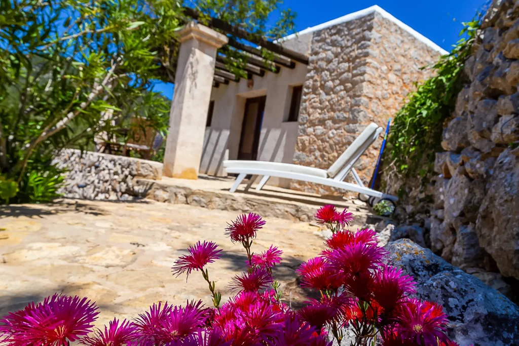 Vista de los exteriores del estudio del hotel rural Can Pujolet