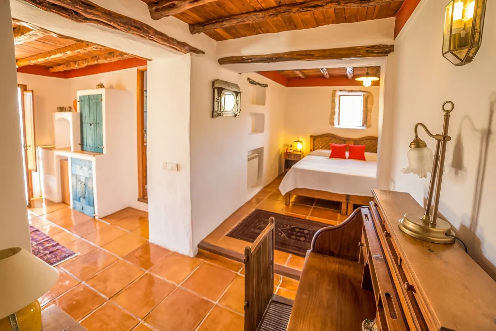 Una de las habitaciones dobles superiores del hotel rural Can Pujolet